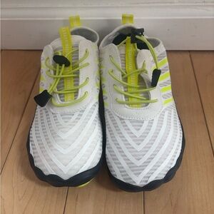 Grounded Footwear white & yellow Shoes 37 women 7 Mens 5